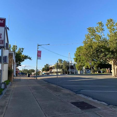 Gateway Motor Inn Narrandera Bagian luar foto
