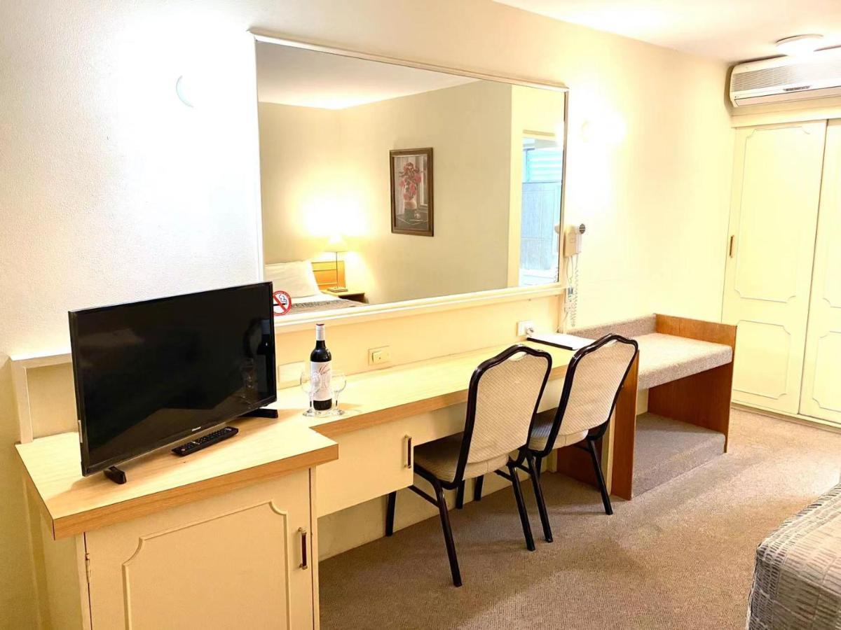 Gateway Motor Inn Narrandera Bagian luar foto