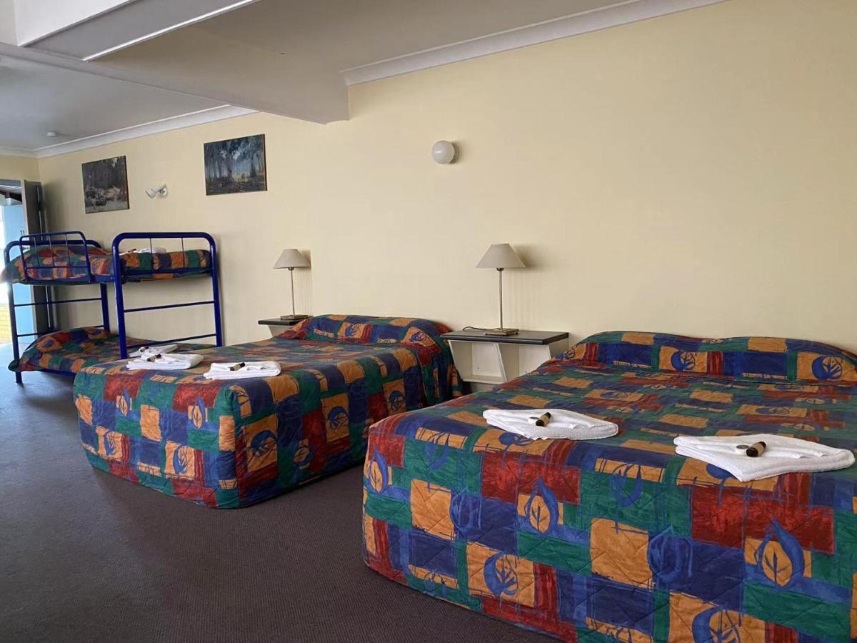 Gateway Motor Inn Narrandera Bagian luar foto