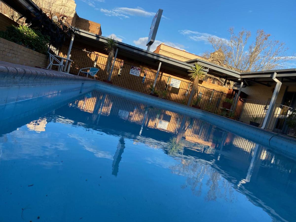 Gateway Motor Inn Narrandera Bagian luar foto