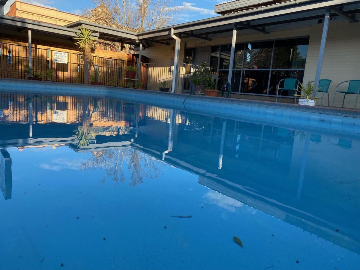 Gateway Motor Inn Narrandera Bagian luar foto