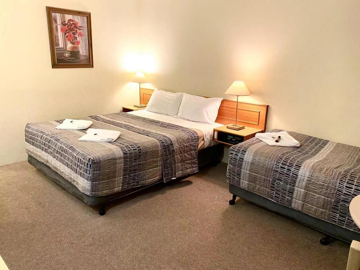 Gateway Motor Inn Narrandera Bagian luar foto