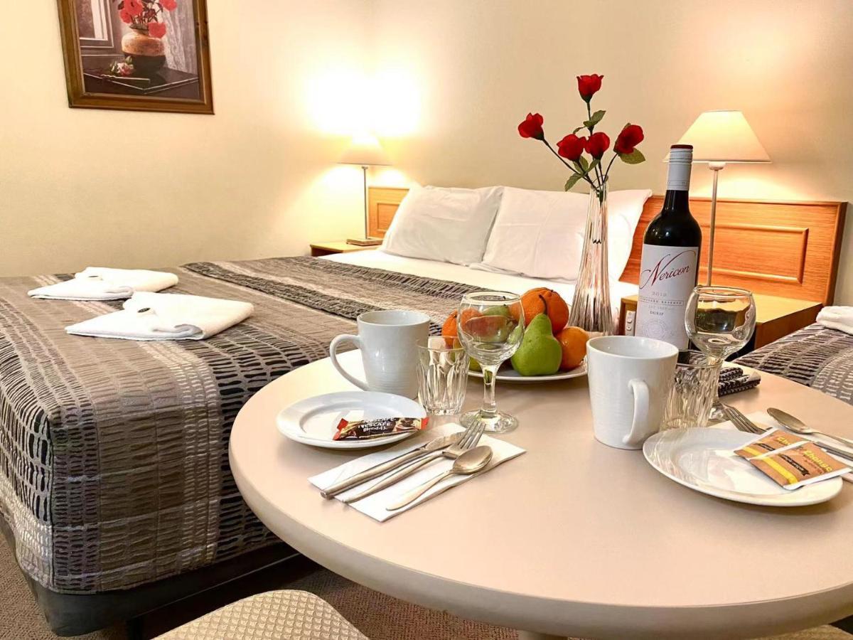 Gateway Motor Inn Narrandera Bagian luar foto