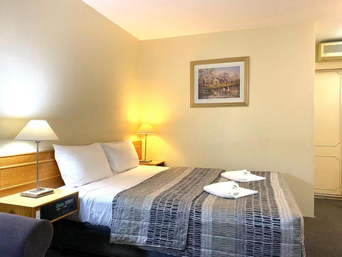 Gateway Motor Inn Narrandera Bagian luar foto